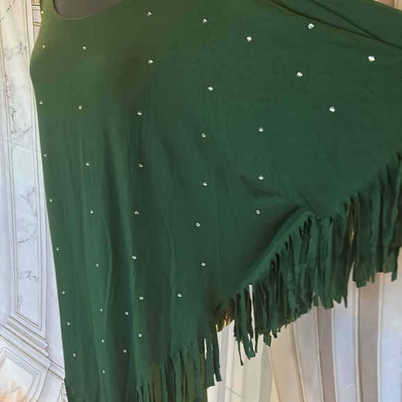 Emerald green 2pc rhinestone pantsuit.  Tunic shawl top with 4” fringes. - Picture 3 of 7